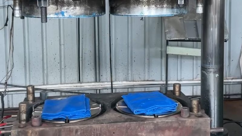 高精度吸塑模具定制：关键参数解析与选型逻辑