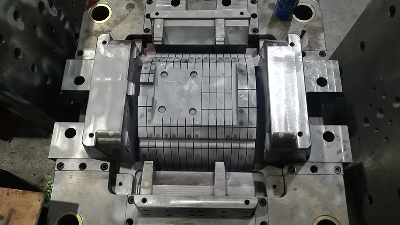 汽车保险杠模具尺寸确定的关键因素**