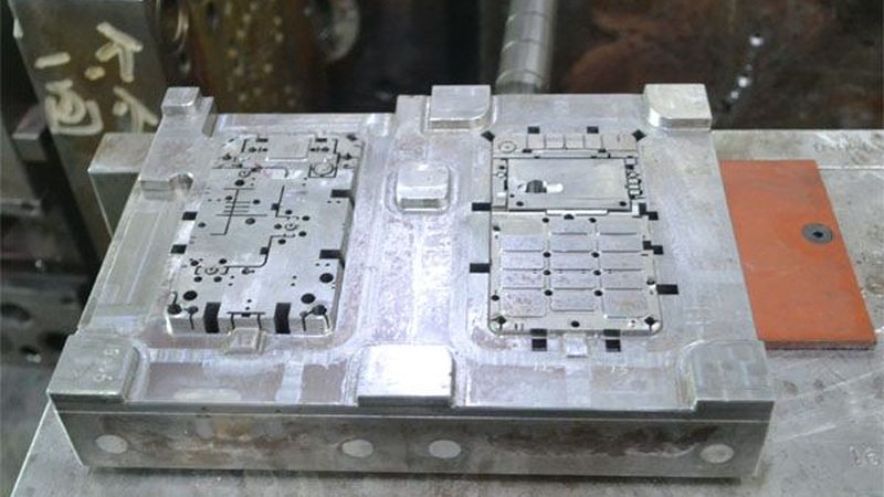 小型汽车模具定制设计：关键要素与工艺解析